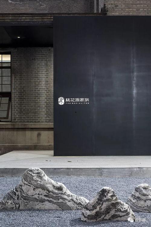 亦或，乌托邦,探索理想社会的双重维度